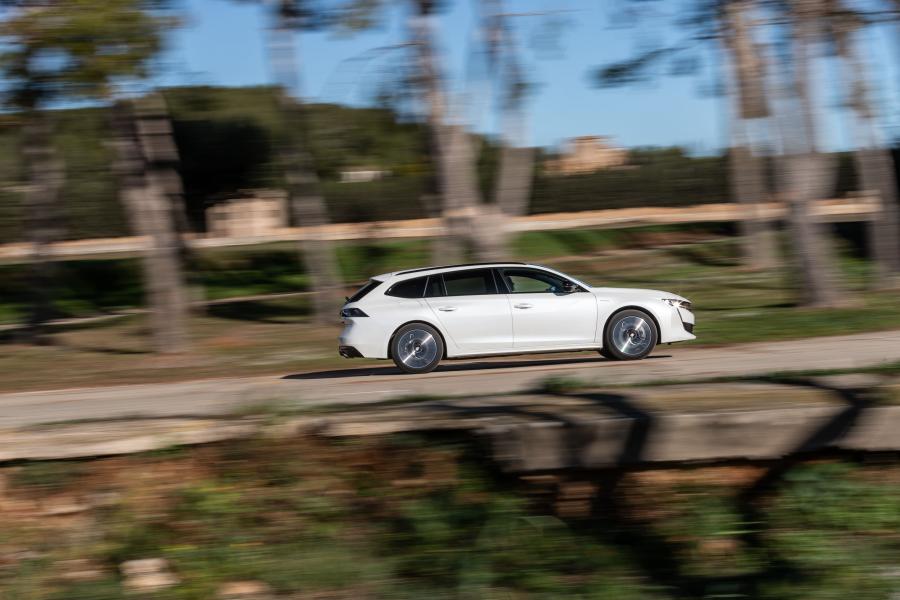  Peugeot 508 SW GT HYBRID 2019 года  (WW) (фото 18 из 40)